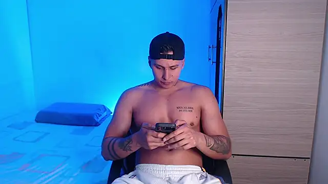 Snapshot of valentinosex1 chatting on July 5, 11:01 pm valentinosex1 online show from July 5, 11:01 pm