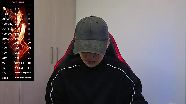 imlaiaaa online show from December 18, 1:44 am