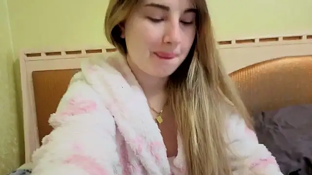 Snapshot of sugarskitty chatting on March 21, 11:37 am sugarskitty online show from March 21, 11:37 am