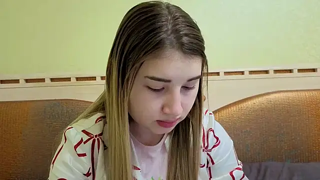 Snapshot of sugarskitty chatting on April 9, 11:26 am sugarskitty online show from April 9, 11:26 am