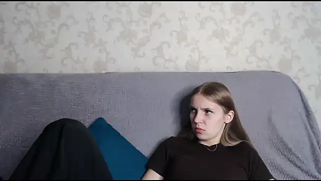 HitGyrl online show from December 4, 8:12 am