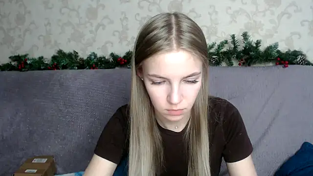 HitGyrl online show from December 17, 4:40 am