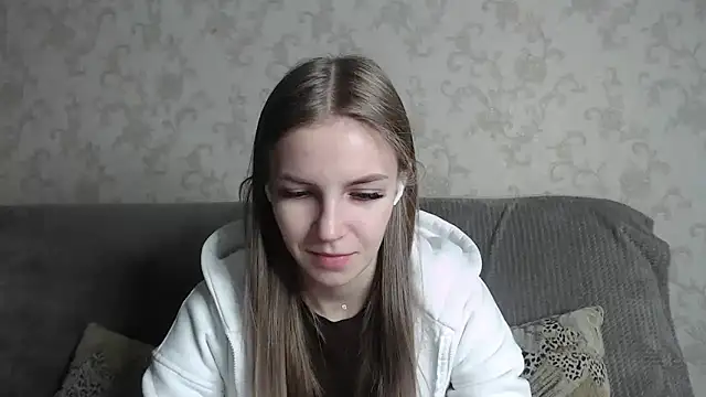 Snapshot of HitGyrl chatting on March 4, 1:11 am HitGyrl online show from March 4, 1:11 am