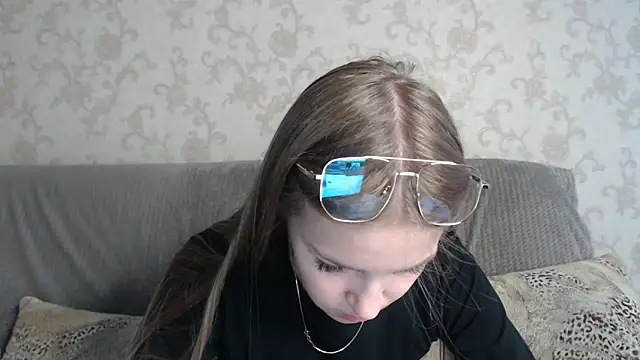 Snapshot of HitGyrl chatting on May 19, 1:56 am HitGyrl online show from May 19, 1:56 am