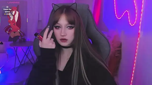 LiliLuna online show from March 18, 1:25 pm