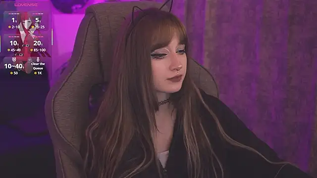 LiliLuna online show from March 25, 3:40 pm