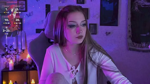 LiliLuna online show from July 7, 10:25 pm
