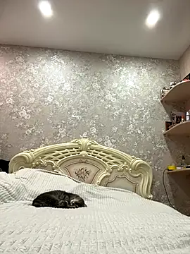 ElliRose online show from November 17, 9:15 am