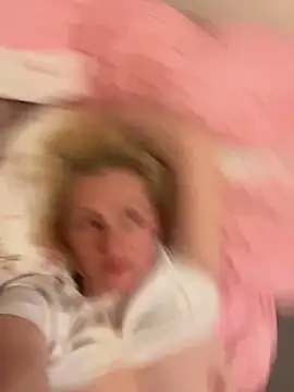 Snapshot of dirtydawneasy chatting on April 7, 3:51 am dirtydawneasy online show from April 7, 3:51 am