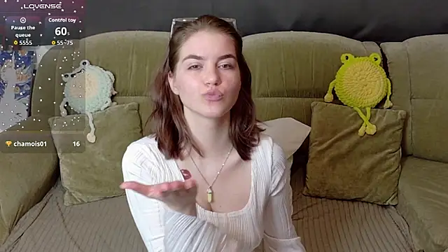 Snapshot of ElzaBlis chatting on April 12, 2:44 pm ElzaBlis online show from April 12, 2:44 pm