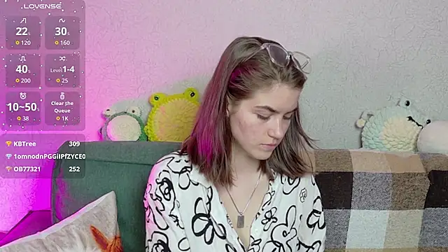 Snapshot of ElzaBlis chatting on April 18, 8:09 pm ElzaBlis online show from April 18, 8:09 pm