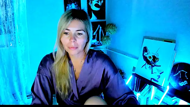 Snapshot of LoraBoyar chatting on July 9, 2:15 am LoraBoyar online show from July 9, 2:15 am