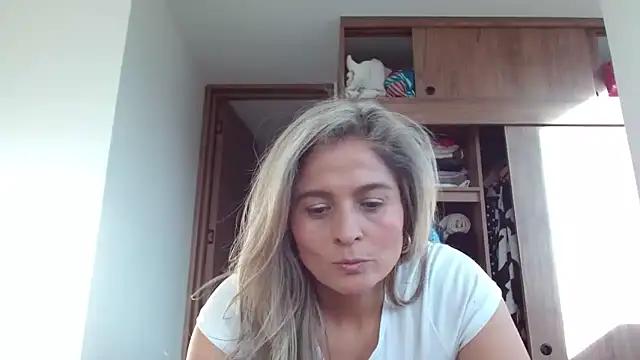 linda-mature43 online show from September 13, 10:09 pm