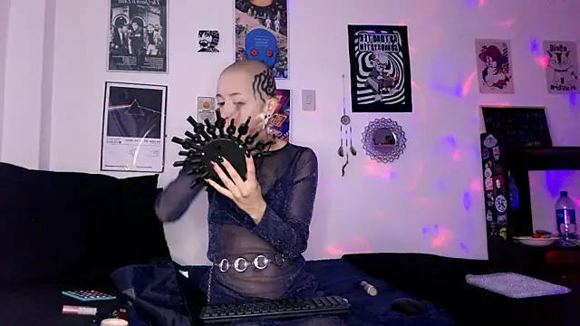 plutonbluemooon333 online show from October 9, 10:19 pm