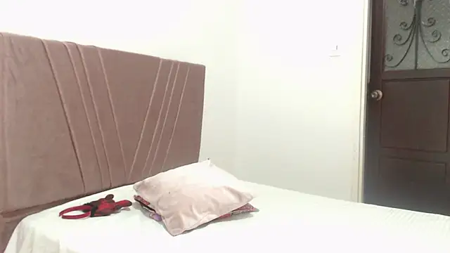 nathaly jones  online show from November 25, 12:05 pm