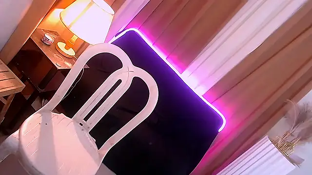 Snapshot of Chichiloeps chatting on October 22, 2:39 pm Chichiloeps online show from October 22, 2:39 pm