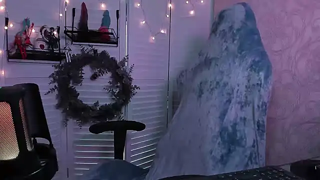 Snapshot of aestheticbeing chatting on December 15, 12:09 pm aestheticbeing online show from December 15, 12:09 pm