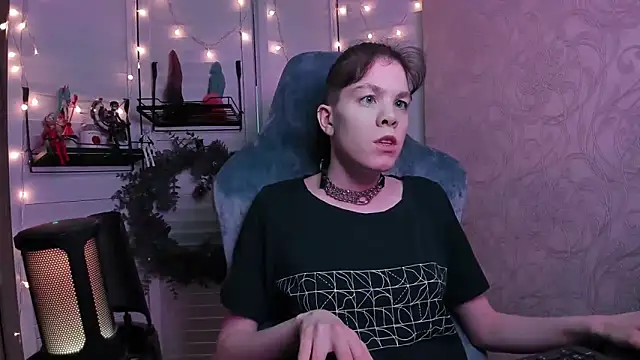 aestheticbeing online show from December 17, 12:44 pm