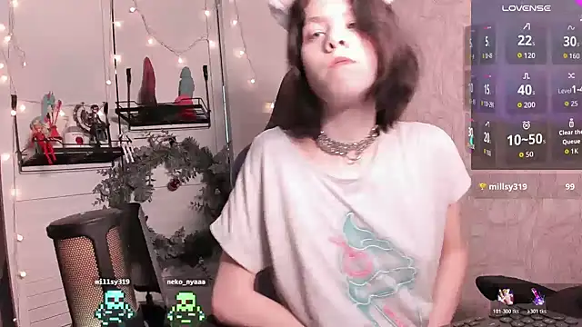 aestheticbeing online show from December 18, 12:11 pm