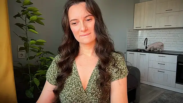 Luna Raee online show from September 23, 7:55 am