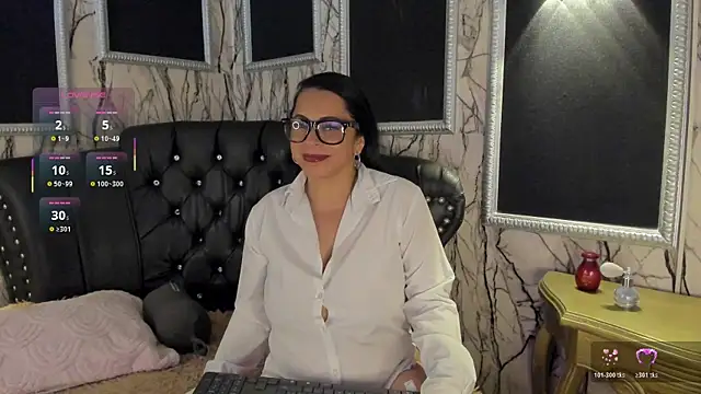 Snapshot of adelinemoretti chatting on November 19, 5:24 pm adelinemoretti online show from November 19, 5:24 pm