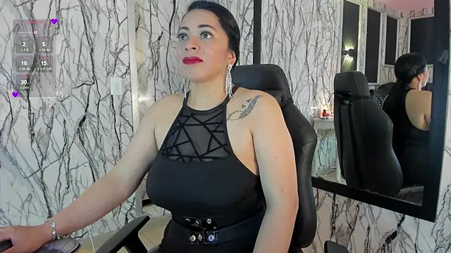 adelinemoretti online show from July 29, 3:43 pm