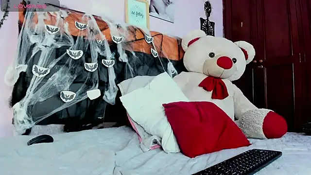 ashley moss online show from November 1, 7:05 pm