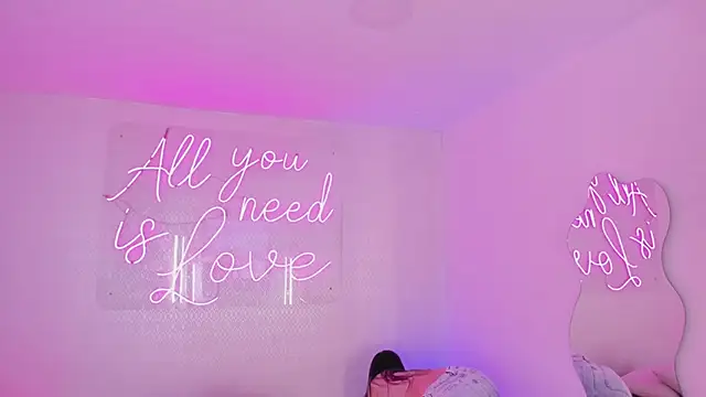 Snapshot of aleksandramiller_ chatting on April 7, 12:38 pm aleksandramiller online show from April 7, 12:38 pm