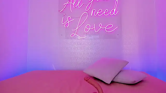 Snapshot of aleksandramiller_ chatting on April 23, 8:55 pm aleksandramiller online show from April 23, 8:55 pm