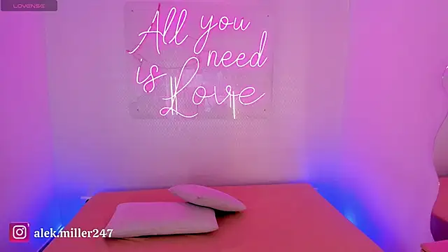 Snapshot of aleksandramiller_ chatting on April 29, 5:11 am aleksandramiller online show from April 29, 5:11 am