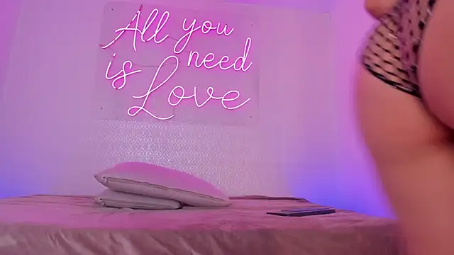 Snapshot of aleksandramiller_ chatting on May 15, 5:14 am aleksandramiller online show from May 15, 5:14 am