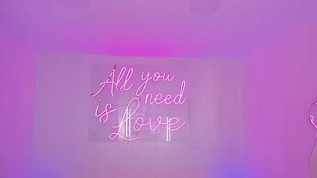 Snapshot of aleksandramiller_ chatting on May 22, 12:44 pm aleksandramiller online show from May 22, 12:44 pm