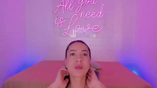 Snapshot of aleksandramiller_ chatting on May 23, 1:26 pm aleksandramiller online show from May 23, 1:26 pm