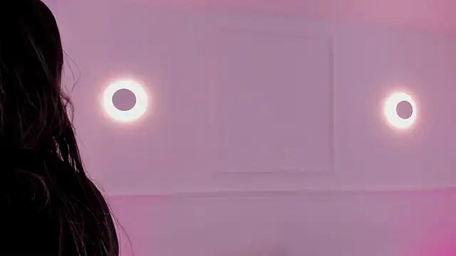 Snapshot of aleksandramiller_ chatting on June 4, 1:06 pm aleksandramiller online show from June 4, 1:06 pm