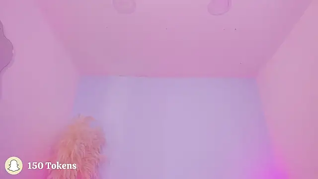 Snapshot of aleksandramiller_ chatting on July 21, 1:24 pm aleksandramiller online show from July 21, 1:24 pm