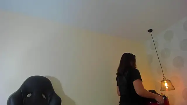 Snapshot of GIANAMILLER6 chatting on April 9, 12:10 pm GIANAMILLER6 online show from April 9, 12:10 pm