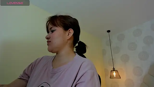 Snapshot of GIANAMILLER6 chatting on April 27, 11:52 am GIANAMILLER6 online show from April 27, 11:52 am