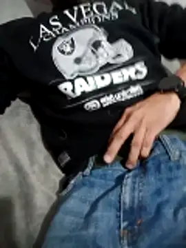 Snapshot of Mounstro3 chatting on November 13, 5:28 am Mounstro3 online show from November 13, 5:28 am