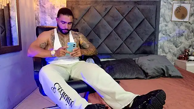 Snapshot of Apolo_rousse1 chatting on September 13, 9:36 pm Apolo rousse1 online show from September 13, 9:36 pm