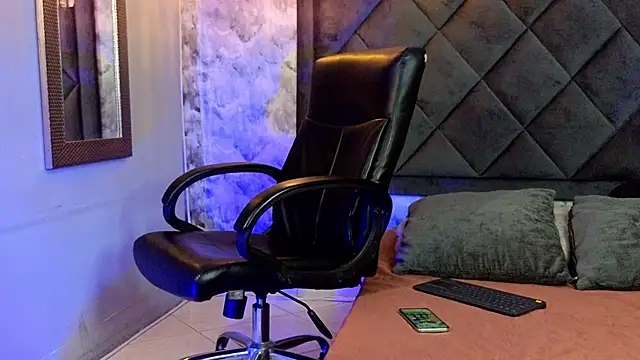 Snapshot of Apolo_rousse1 chatting on September 17, 8:54 pm Apolo rousse1 online show from September 17, 8:54 pm