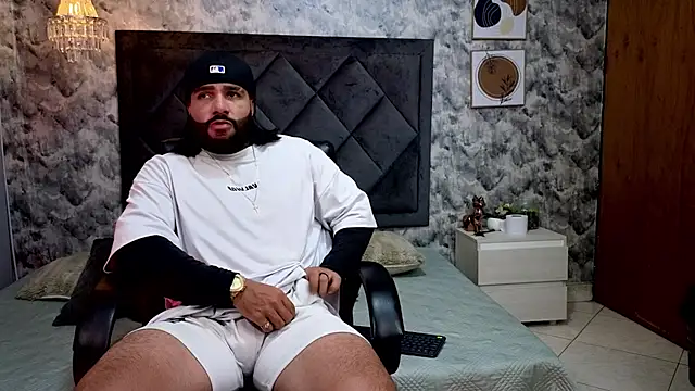 Snapshot of Apolo_rousse1 chatting on October 3, 9:12 pm Apolo rousse1 online show from October 3, 9:12 pm