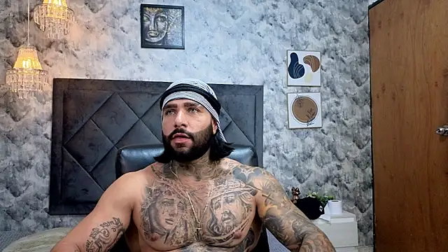 Snapshot of Apolo_rousse1 chatting on October 4, 11:03 pm Apolo rousse1 online show from October 4, 11:03 pm