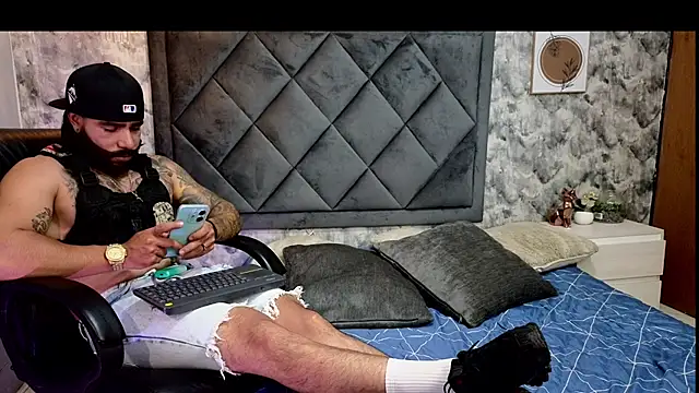 Snapshot of Apolo_rousse1 chatting on October 8, 8:50 pm Apolo rousse1 online show from October 8, 8:50 pm