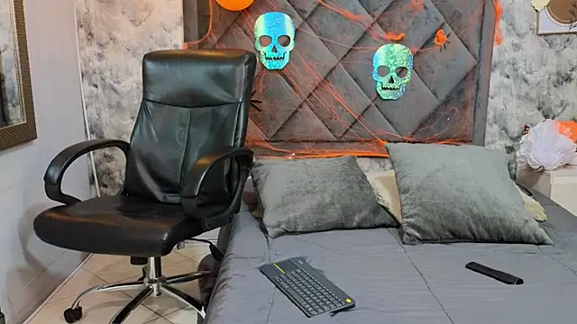 Snapshot of Apolo_rousse1 chatting on October 14, 9:15 pm Apolo rousse1 online show from October 14, 9:15 pm