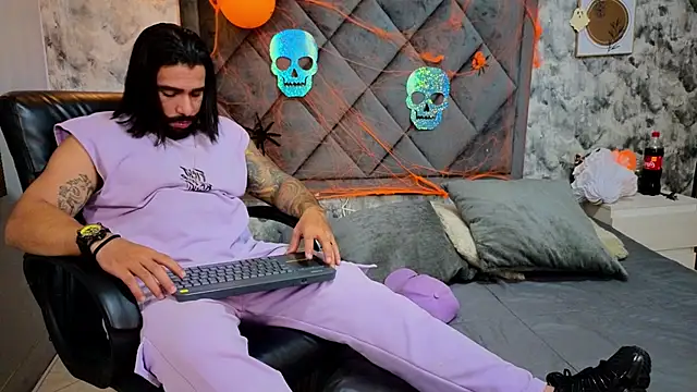 Snapshot of Apolo_rousse1 chatting on October 15, 8:53 pm Apolo rousse1 online show from October 15, 8:53 pm