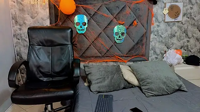 Snapshot of Apolo_rousse1 chatting on October 16, 9:05 pm Apolo rousse1 online show from October 16, 9:05 pm