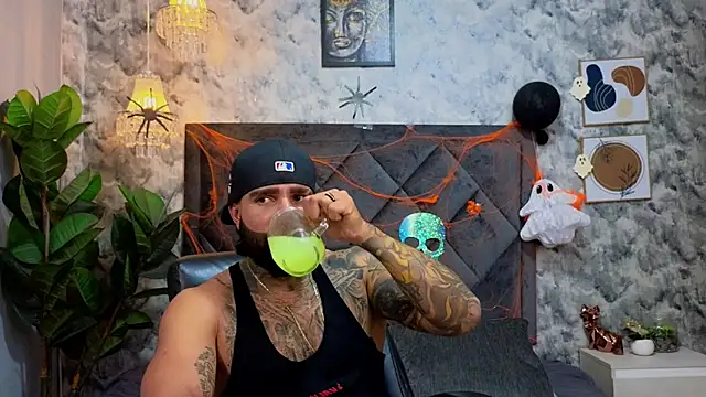 Snapshot of Apolo_rousse1 chatting on November 1, 10:23 pm Apolo rousse1 online show from November 1, 10:23 pm