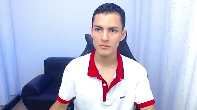 Snapshot of Matiius18 chatting on February 11, 1:38 pm Matiius18 online show from February 11, 1:38 pm