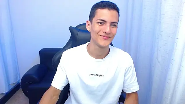Snapshot of Matiius18 chatting on February 13, 1:51 pm Matiius18 online show from February 13, 1:51 pm
