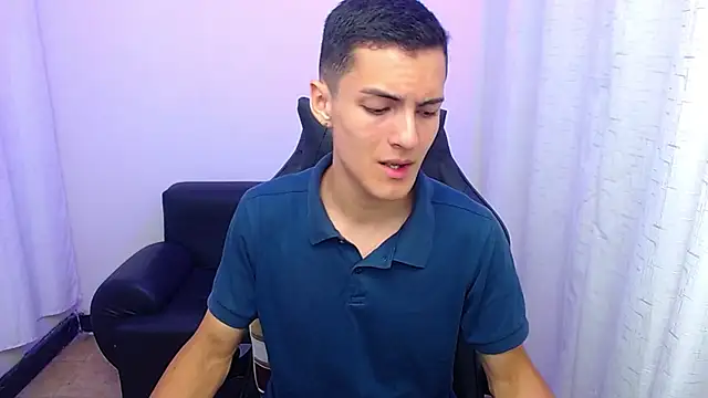 Snapshot of Matiius18 chatting on February 18, 2:13 pm Matiius18 online show from February 18, 2:13 pm